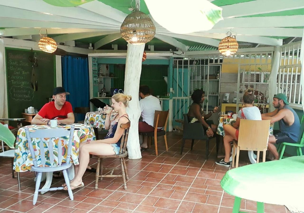 Puerto Viejo de Talamanca Madre Selva Hostel מראה חיצוני תמונה