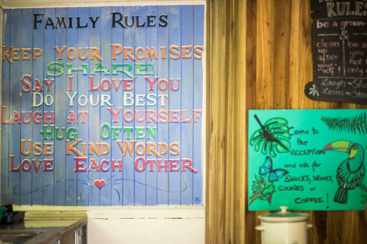 Puerto Viejo de Talamanca Madre Selva Hostel מראה חיצוני תמונה